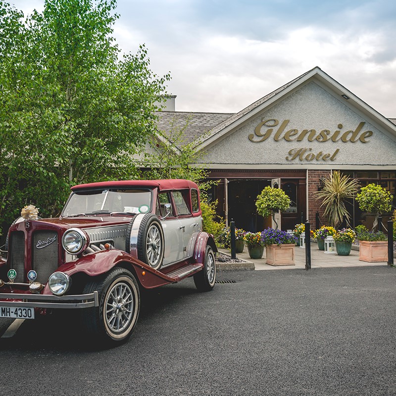 Vintage car outside Glenside Hotel
