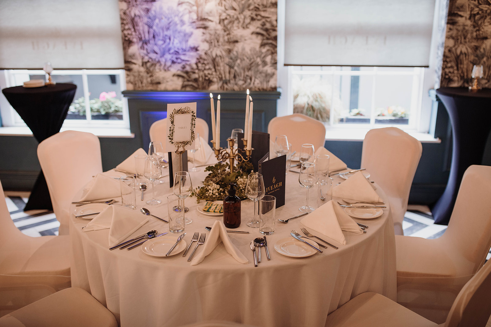 luxurious wedding table setting at iveagh garden hotel