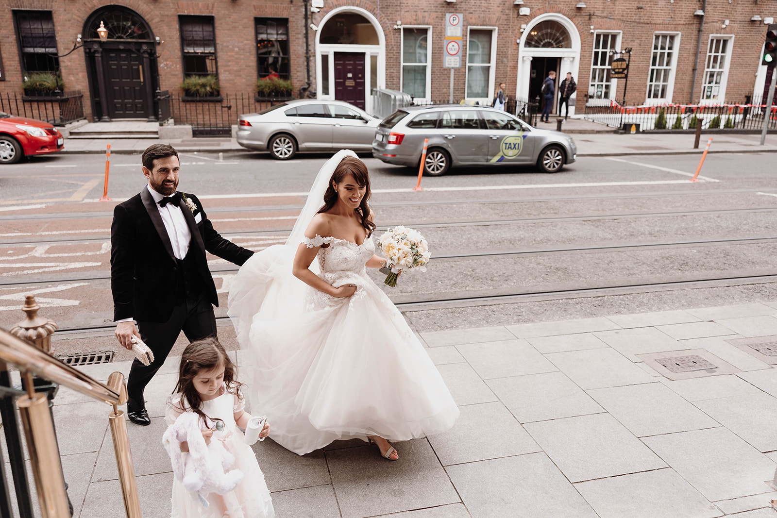 The bride arrives at the Iveagh Garden hotel